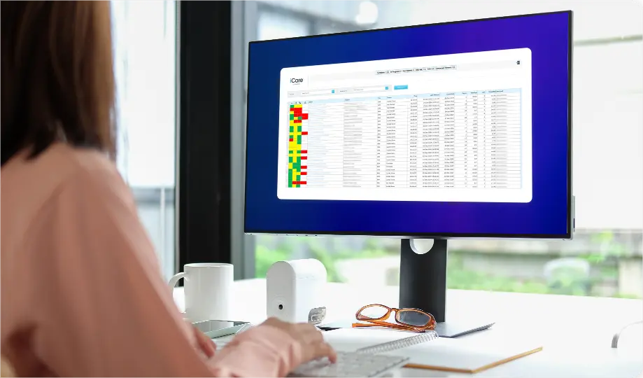 Image of a monitor with a system opened with lots of informations on it